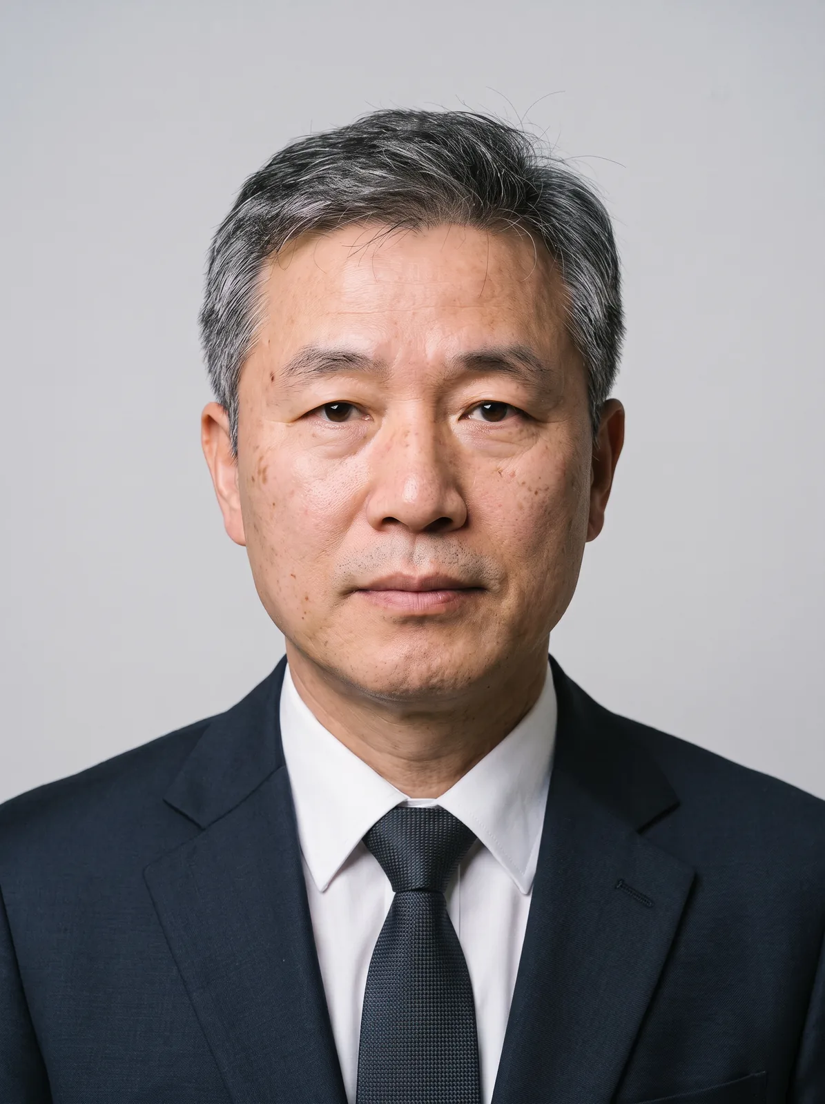 의상 교체(정장) 후 (예시)
