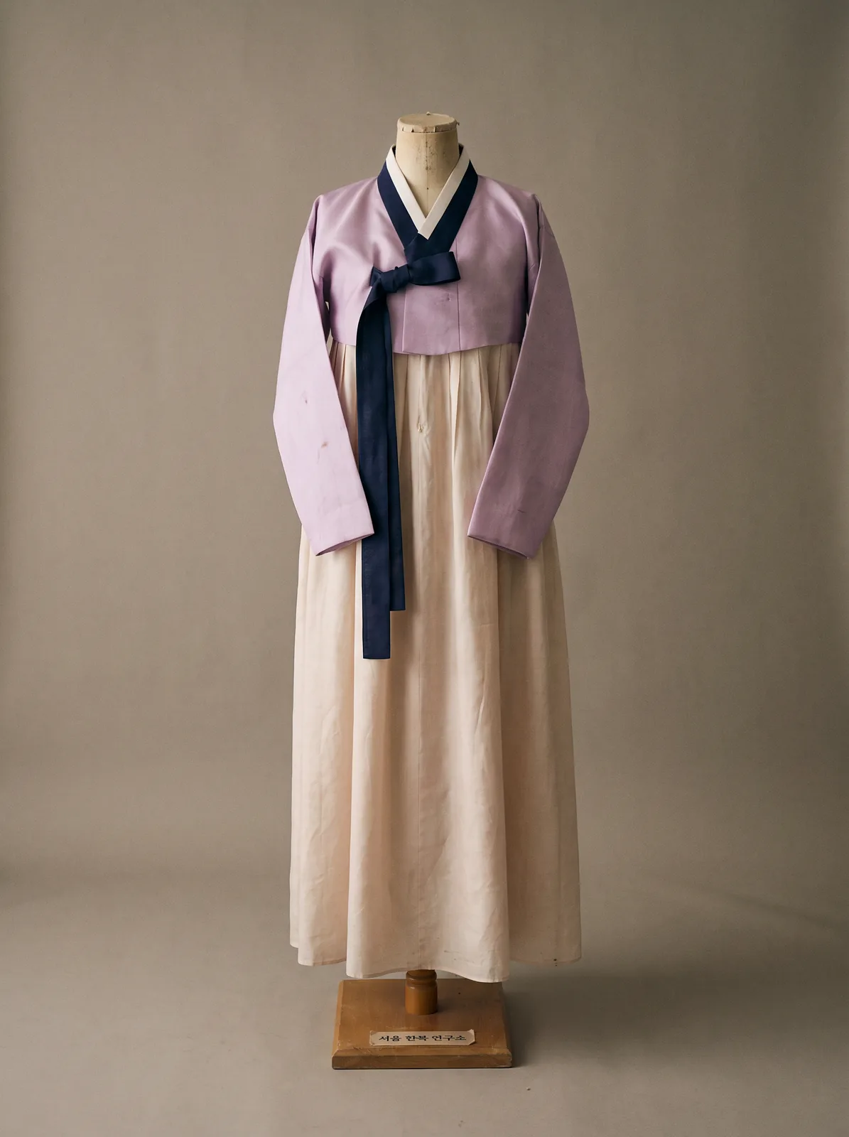 여성 한복 (예시)